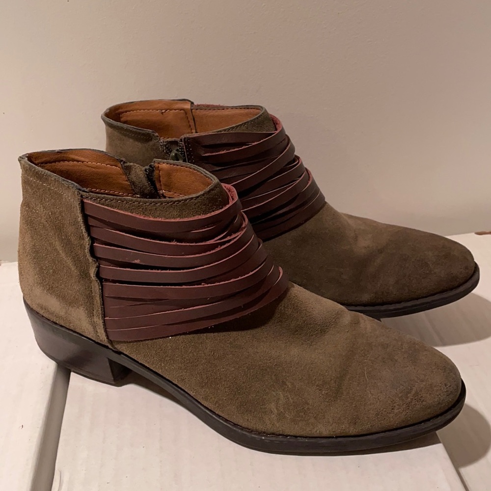 Comfortiva booties size 9.5
